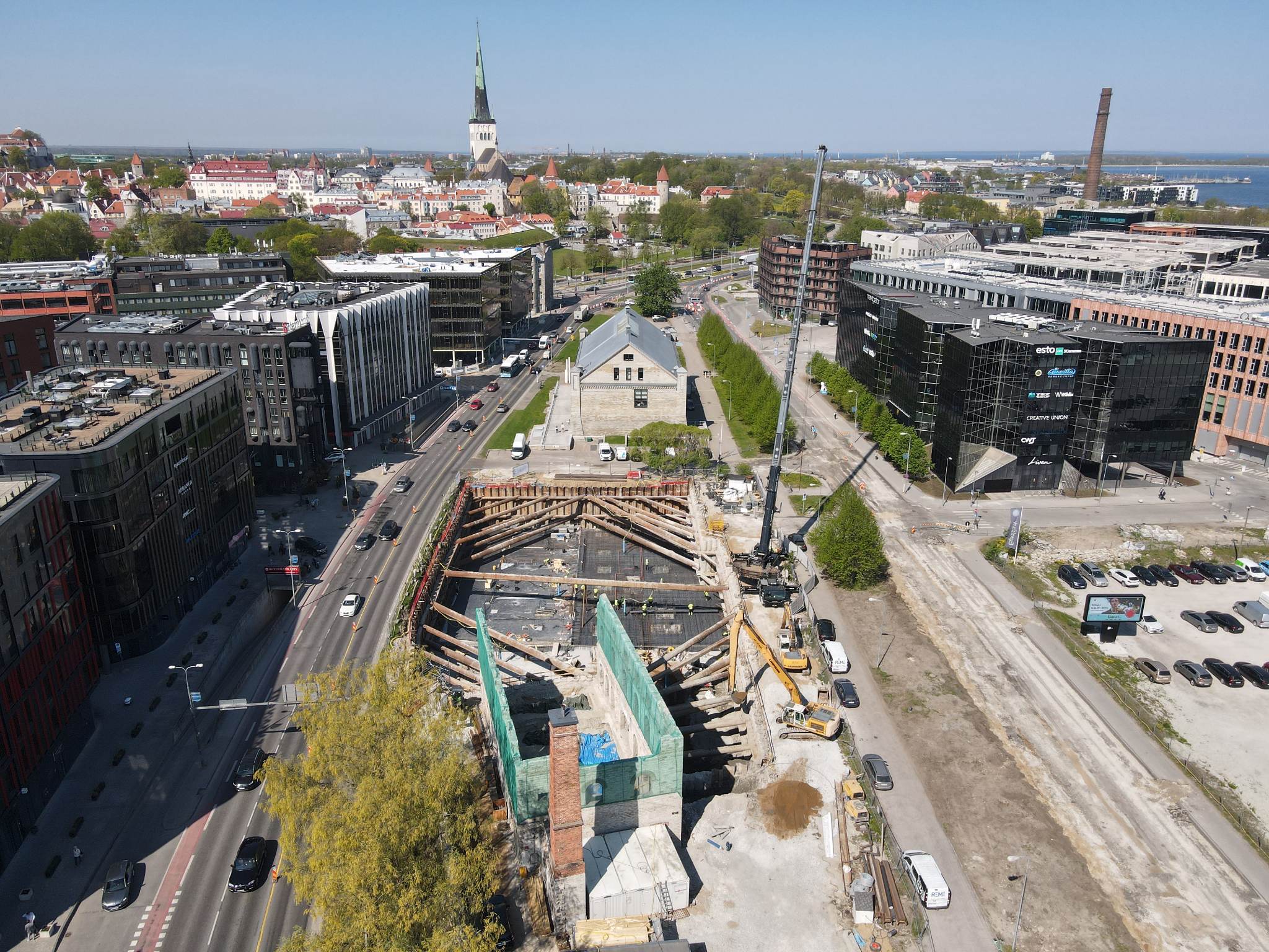 Ahtri tänav Tallinna linnasüdames kevadel 2023. Foto: Martin Siplane