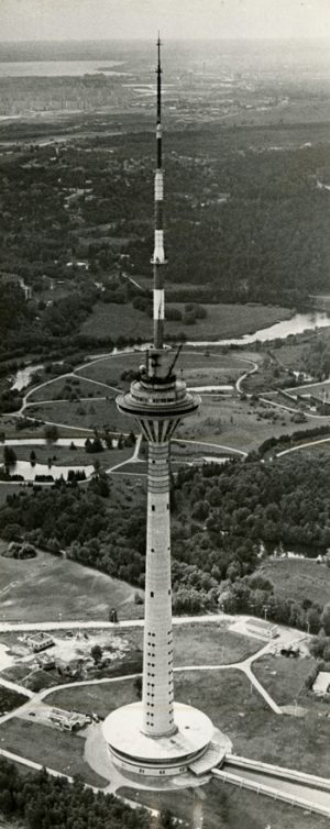 Mustvalge aerofoto Tallinna teletornist