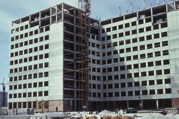 Mustamäe kiirabihaigla, vaade ehitusjärgus hoonele. Arhitekt Ilmar Puumets