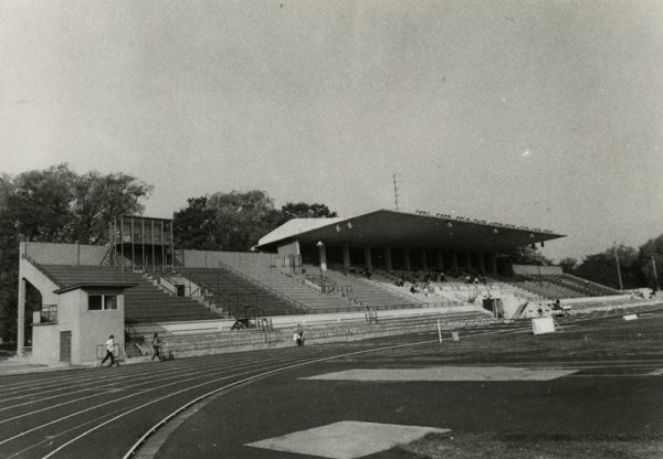 Mustvalge foto Kadrioru staadionist