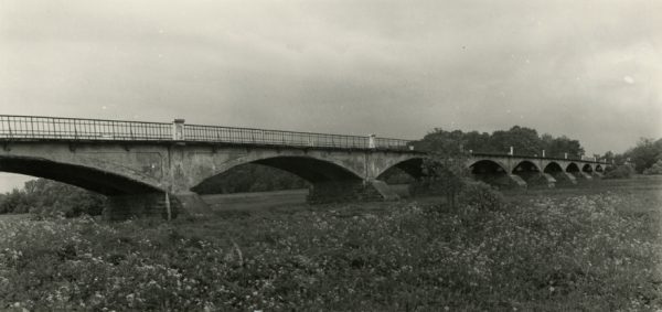 Mustvalge foto Kasari sillast